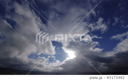夏の朝空と迫力のある雲・超広角・空主体・220723am 夏の朝空と迫力のある雲・超広角・空主体・220723am 93173462