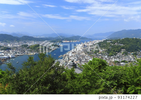 【広島県】晴天下の尾道の町並み 【広島県】晴天下の尾道の町並み 93174227