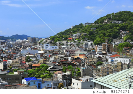 【広島県】晴天下の尾道の町並み 【広島県】晴天下の尾道の町並み 93174271