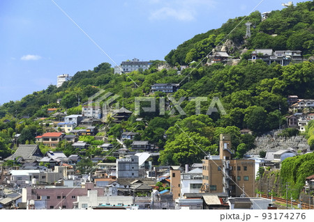 【広島県】晴天下の尾道の町並み 93174276