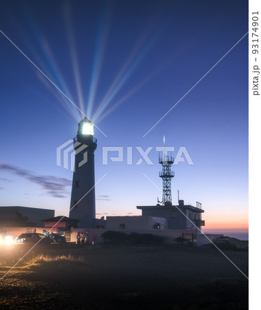 千葉県銚子市　明け方の犬吠埼灯台 93174901