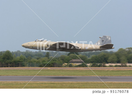 イギリス空軍キャンベラPR9高高度偵察機離陸 イギリス空軍キャンベラPR9高高度偵察機離陸 93176078