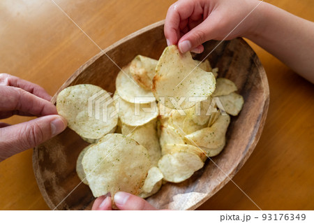 ポテトチップス 93176349