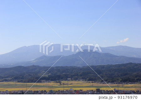 宮城県と山形県の県境に連なる「蔵王連峰」の山々 宮城県と山形県の県境に連なる「蔵王連峰」の山々 93176970