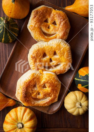 ハロウィンのパンプキンパイ ハロウィンのパンプキンパイ 93177053