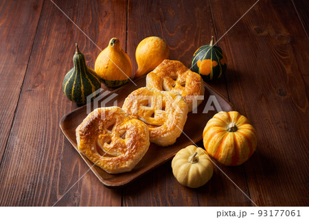 ハロウィンのパンプキンパイ ハロウィンのパンプキンパイ 93177061