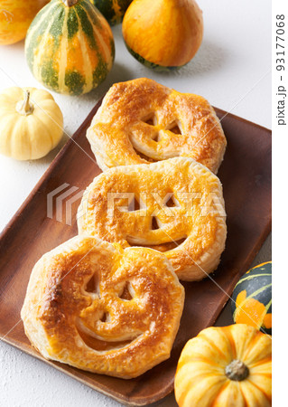 ハロウィンのパンプキンパイ ハロウィンのパンプキンパイ 93177068
