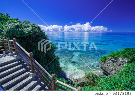 伊江島（ニャティヤ洞） 93178192