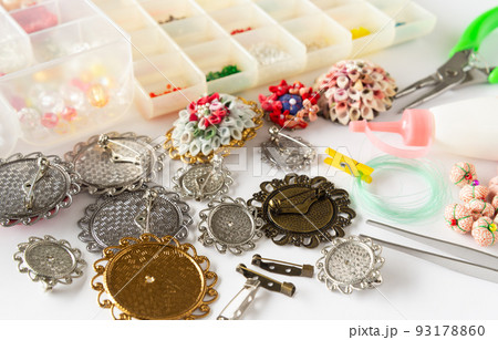 ブローチ作り ハンドメイド 手芸 趣味 ファッションアイテム作り つまみ細工 ブローチ作り ハンドメイド 手芸 趣味 ファッションアイテム作り つまみ細工 93178860
