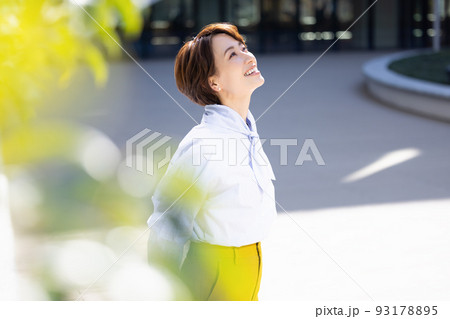女性　ポートレート　撮影協力：LINK FOREST 93178895