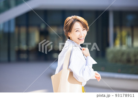 女性　ポートレート　撮影協力：LINK FOREST 93178911