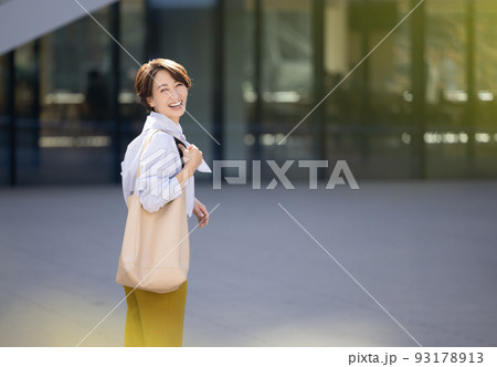 女性　ポートレート　撮影協力：LINK FOREST 93178913