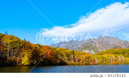 戸隠・鏡池（秋） 93179135