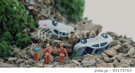 土砂災害で埋まった自動車 土砂災害で埋まった自動車 93179763