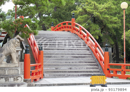 大阪府大阪市住吉区の住吉大社境内の太鼓橋 93179894