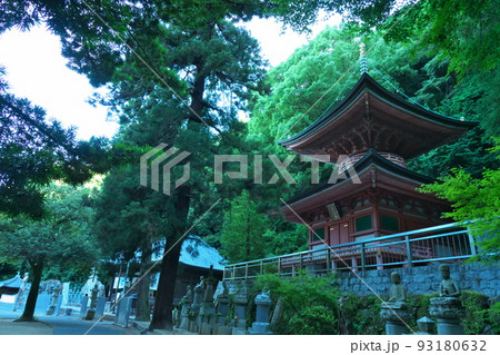 【四国八十八ヶ所】第八十五番 八栗寺 夏の朝の多宝塔と大師堂 香川県高松市 【四国八十八ヶ所】第八十五番 八栗寺 夏の朝の多宝塔と大師堂 香川県高松市 93180632
