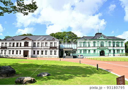 夏空の石川県金沢市の国立工芸館 夏空の石川県金沢市の国立工芸館 93180795