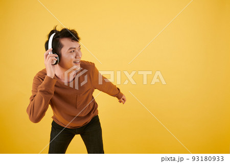 Man Listening to Music Man Listening to Music 93180933