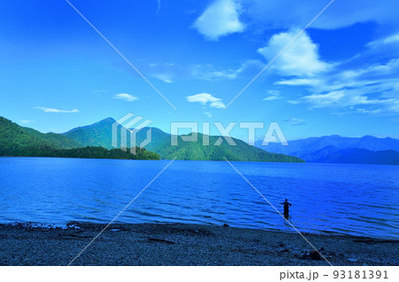 イタリア大使館別荘記念公園前の風景 中禅寺湖 八丁出島(日光市) イタリア大使館別荘記念公園前の風景 中禅寺湖 八丁出島(日光市) 93181391