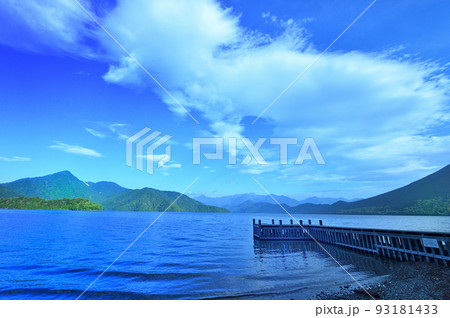 英国大使館別荘記念公園前の風景　中禅寺湖　八丁出島（日光市） 93181433
