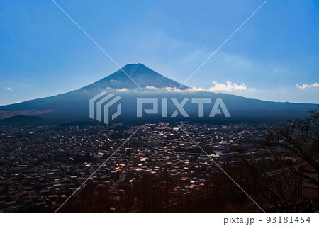 美しい富士山のシルエット 93181454