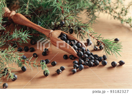 Wooden spoon with seeds of juniper. 93182327