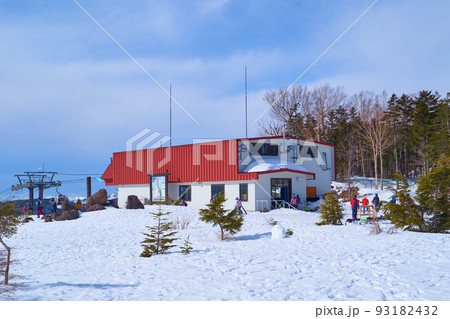 群馬県 冬の丸沼高原日光白根山ロープウェイ山頂駅 93182432