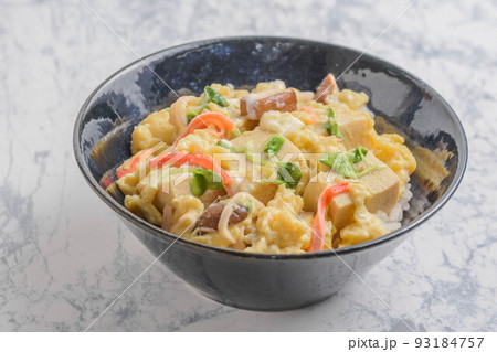 高野豆腐の玉子とじ丼 93184757