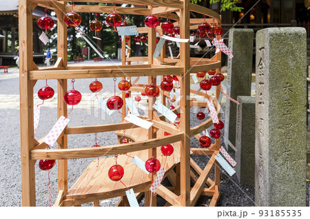 夏の熊野神社(熊野大社)の風景 風鈴の飾り「かなで」 山形県南陽市 夏の熊野神社(熊野大社)の風景 風鈴の飾り「かなで」 山形県南陽市 93185535