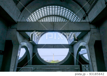 京都・宇治 京阪宇治駅 構内の丸い窓 京都・宇治 京阪宇治駅 構内の丸い窓 93185642
