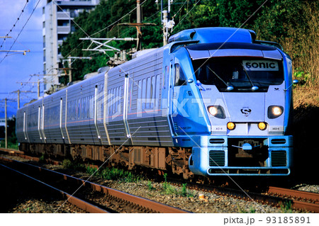 JR九州 883系 特急「ソニック」（Ao-6編成初期）の写真素材 [93185891] - PIXTA