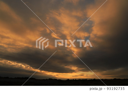 夕焼け空と夕焼け雲 93192735