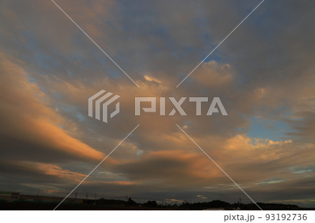 夕焼け空と夕焼け雲 93192736