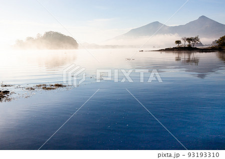【福島県・裏磐梯】覚める磐梯山と桧原湖 10月 【福島県・裏磐梯】覚める磐梯山と桧原湖 10月 93193310