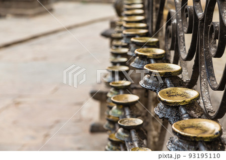 ネパール カトマンズのモンキー・テンプルとも言われるスワヤンブナート寺院 ネパール カトマンズのモンキー・テンプルとも言われるスワヤンブナート寺院 93195110