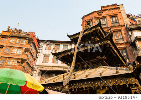 ネパール カトマンズのアサン広場に建つアンナプルナ寺院. ネパール カトマンズのアサン広場に建つアンナプルナ寺院. 93195147