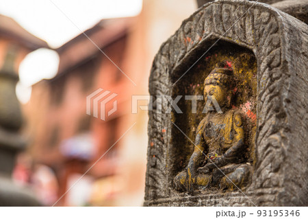 ネパール カトマンズのモンキー・テンプルとも言われるスワヤンブナート寺院 ネパール カトマンズのモンキー・テンプルとも言われるスワヤンブナート寺院 93195346