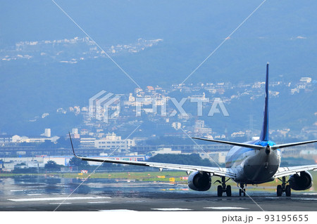 大阪国際空港　ANA　飛行機　離陸態勢　千里川尻 93195655