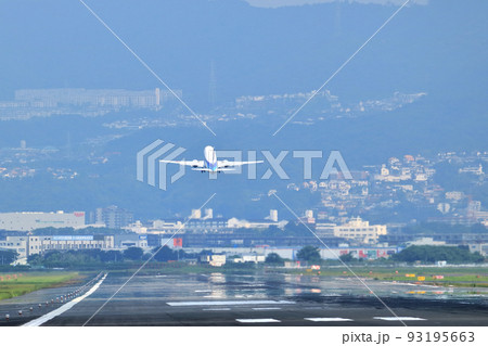 大阪国際空港 ANA 飛行機 離陸態勢 千里川尻 大阪国際空港 ANA 飛行機 離陸態勢 千里川尻 93195663