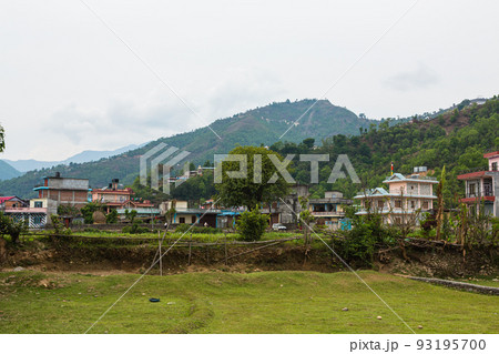 ネパール ポカラ近郊の民家と田舎の風景 ネパール ポカラ近郊の民家と田舎の風景 93195700