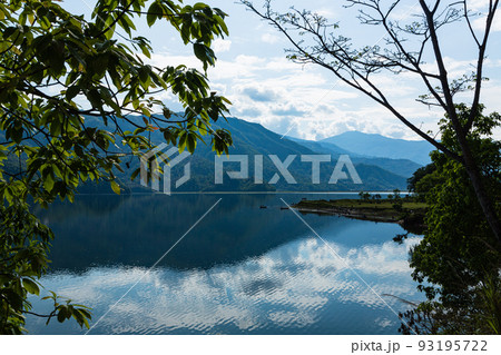 ネパール ポカラのペワ湖の風景 ネパール ポカラのペワ湖の風景 93195722