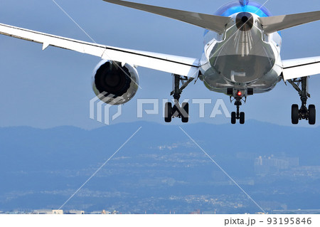大阪国際空港　ANA　飛行機　着陸態勢　千里川尻 93195846