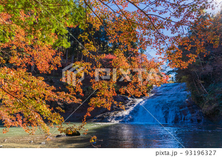 (千葉県)房総養老渓谷 紅葉期の粟又の滝 (千葉県)房総養老渓谷 紅葉期の粟又の滝 93196327
