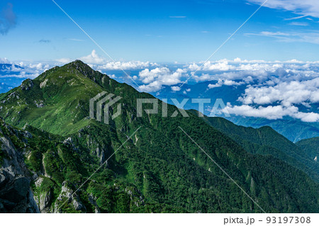 長野県中央アルプスの木曽駒ヶ岳 93197308