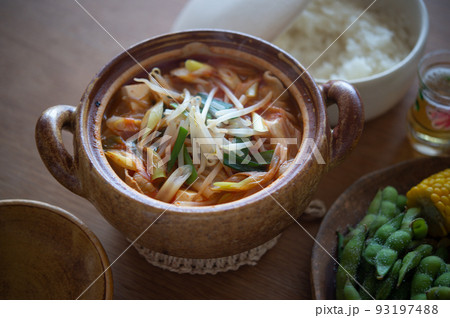 熱々の純豆腐チゲとライス 93197488