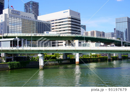 堂島川と阪神高速11号池田線（大阪市北区） 93197679