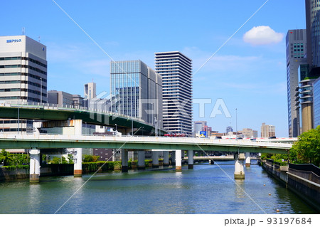 堂島川と阪神高速11号池田線（大阪市北区） 93197684