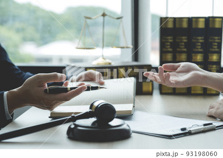 Lawyer hand holding pen and providing legal consult business dispute to the man 93198060
