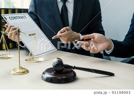 the lawyer providing legal consult business dispute service at the office 93198063