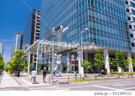 《東京都》豊洲の都市風景・オフィスビルの街並み 《東京都》豊洲の都市風景・オフィスビルの街並み 93199412